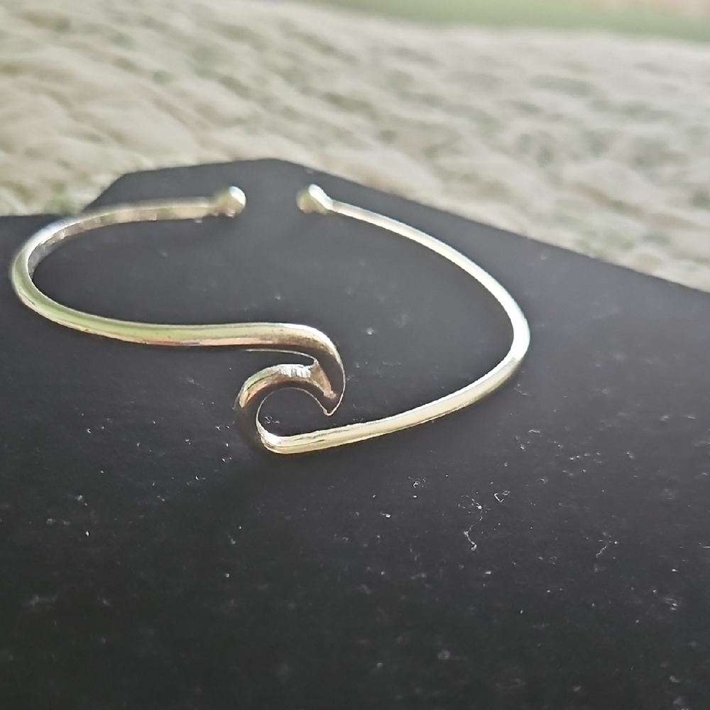 Chic Gold-Tone Wave Cuff Bracelet